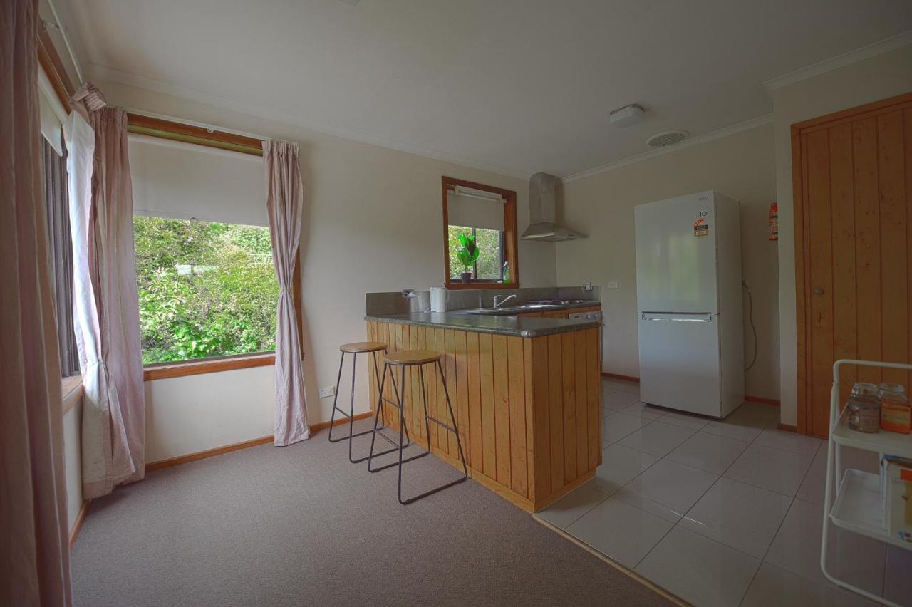Dingding Upst-Airs Yellow House Free Parking Sandy Bay Exterior foto